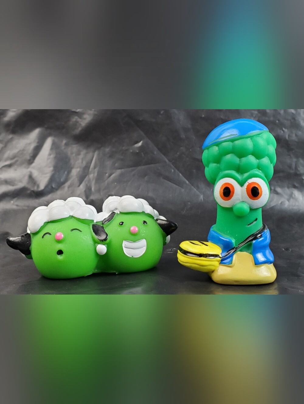 Big Idea Veggie Tales Nativity Junior as Little Drummer Boy and 2 Pea Sheep GUC